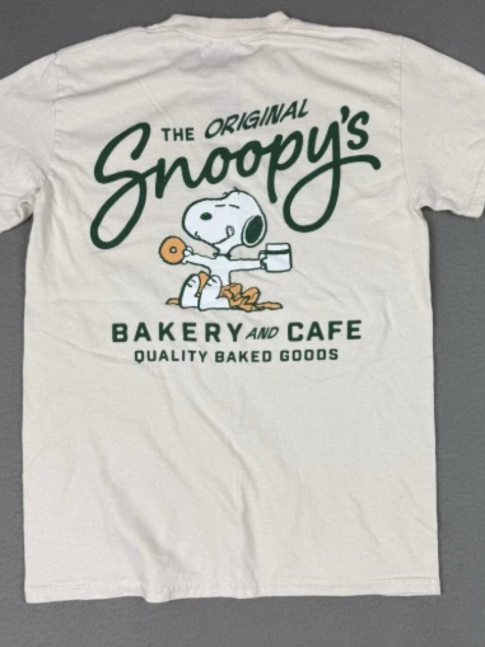 Peanuts Snoopy Bakery & Cafe Mens Small Cream Green T shirt